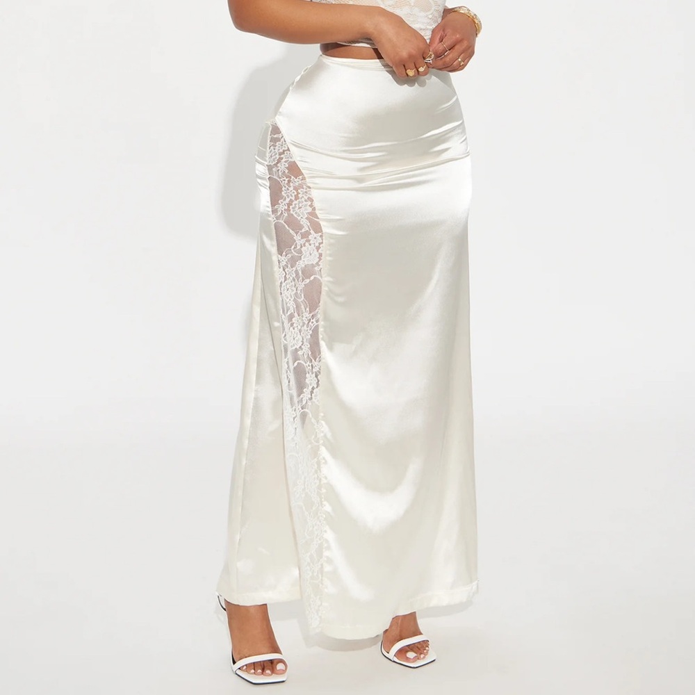 Fashion nova lace midi skirt